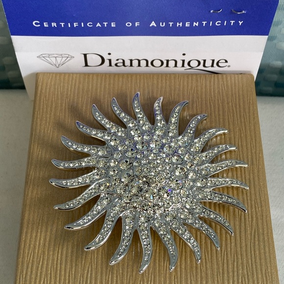 Jacqueline Kennedy Crystal Sunburst Pin Sunburst Pin - Picture 1 of 10